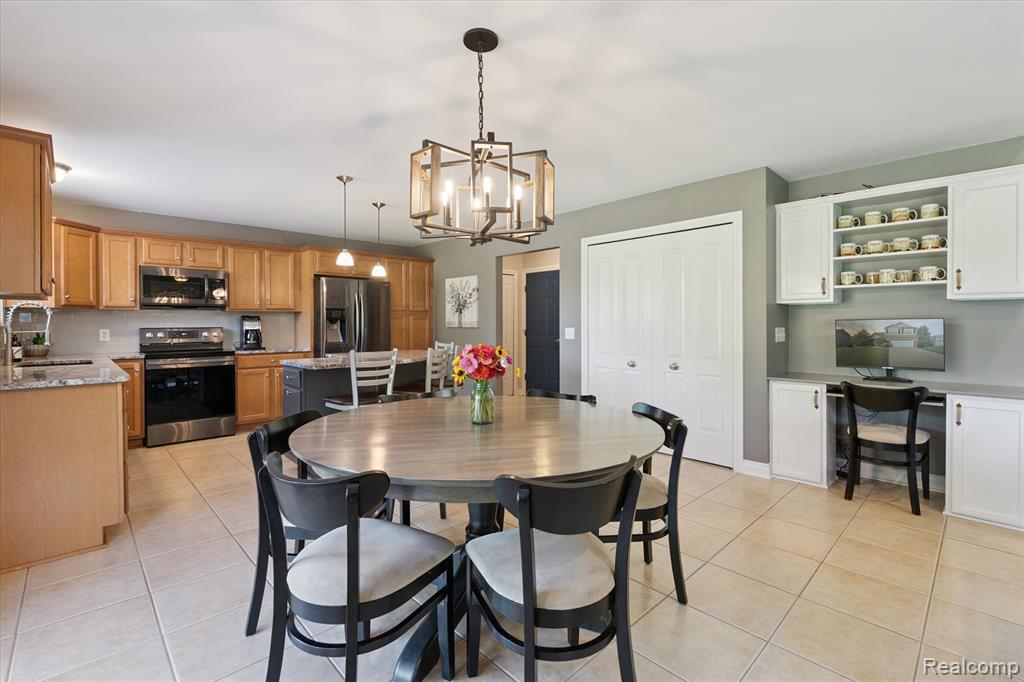 7056 Glenmeadow Court, Grand Blanc, MI 48439 — Photo 15