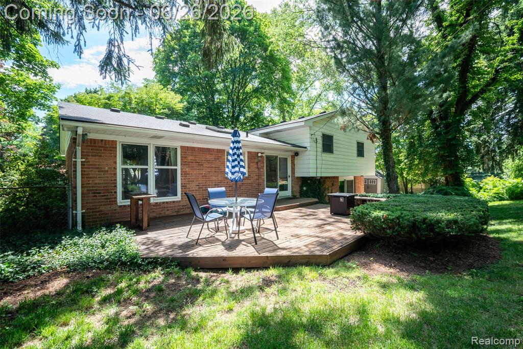 6826 Spruce Drive, Bloomfield Hills, MI 48301 — Photo 32