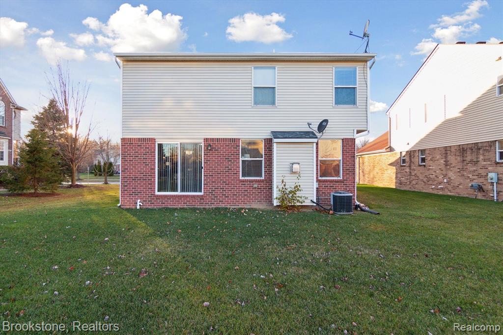 712 SUPERIOR Parkway, Westland, MI — Photo 39