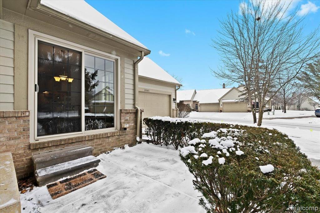 2597 MAPLE FOREST Court, Wixom, MI 48393 — Photo 15