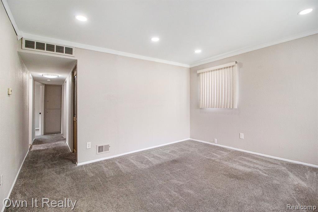 4992 MCKINLEY Street, Dearborn Heights, MI 48125 — Photo 12