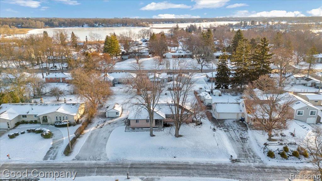 745 HOGARTH Avenue, Waterford, MI 48328 — Photo 37