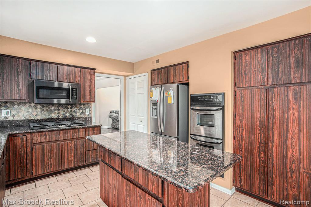5622 Powder Horn Drive, West Bloomfield, MI — Photo 8