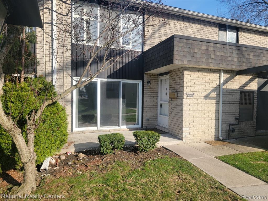 8296 KARAM BLVD, Warren, MI 48093 — Photo 2
