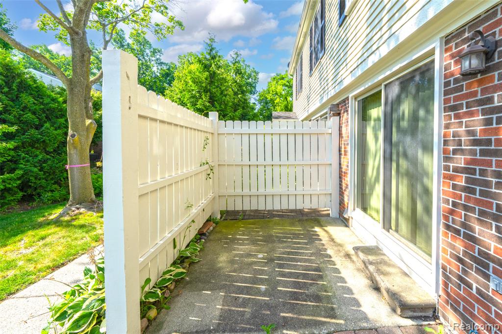 7613 Woodview Drive, 46, Waterford, MI 48327 — Photo 10