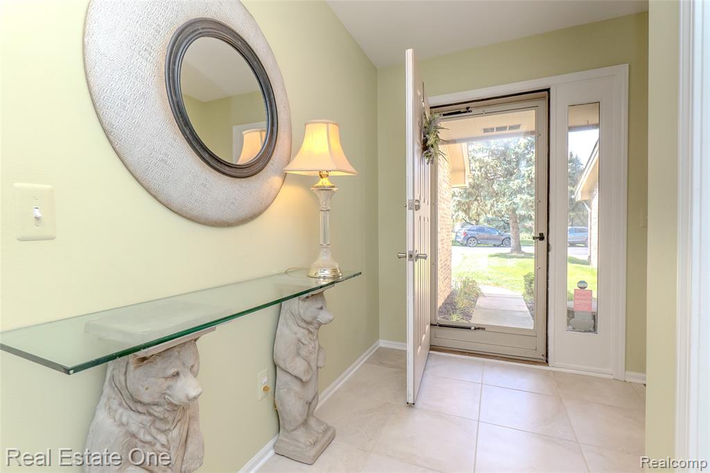 4575 Fairway Court, Waterford, MI 48328 — Photo 16