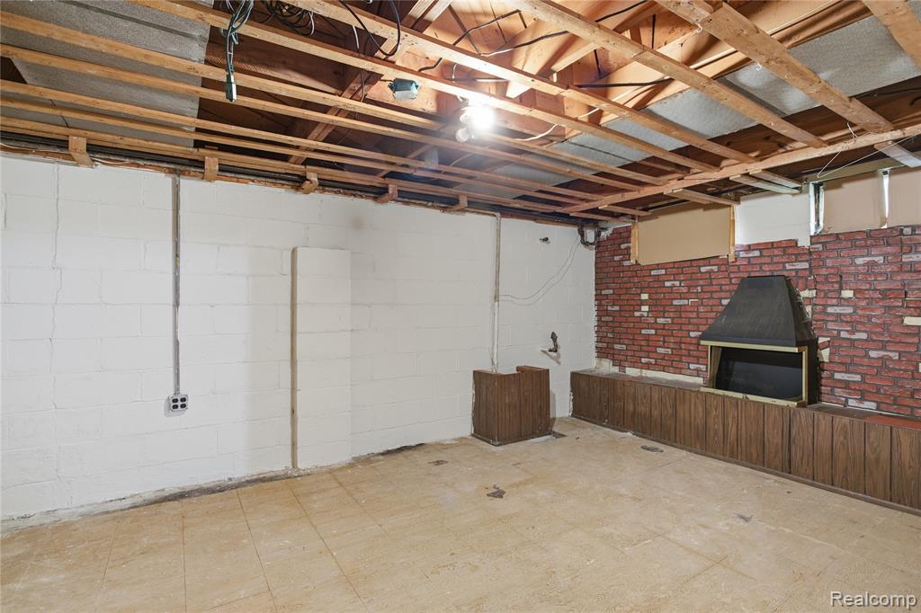 26316 Powers Avenue, Dearborn Heights, MI 48125 — Photo 23