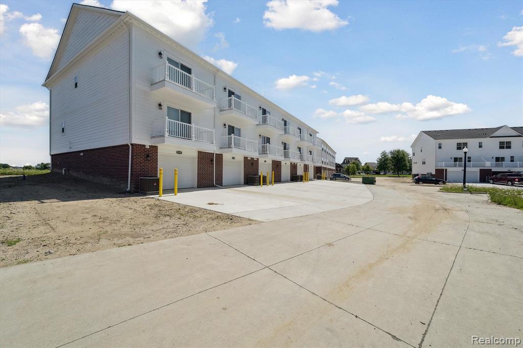 53761 CHAMPLAIN Street, Macomb, MI 48042 — Photo 33