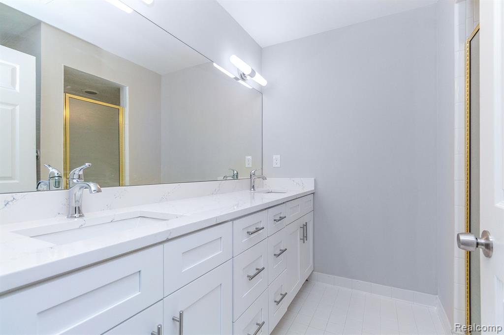 4426 GLENOAKS, Warren, MI 48092 — Photo 11