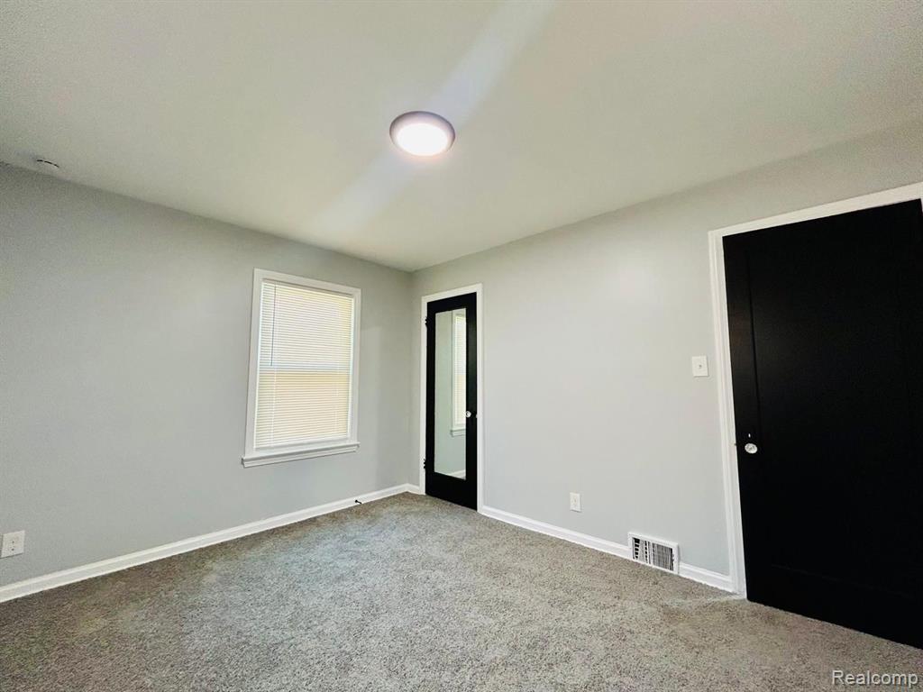 9571 E OUTER Drive, Detroit, MI 48213 — Photo 18