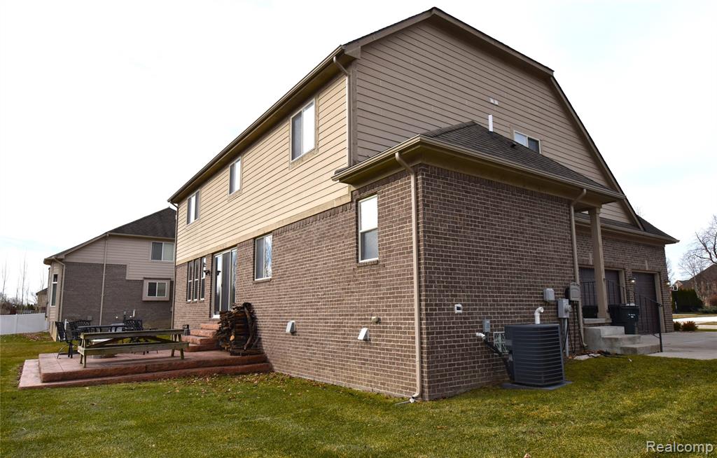 55752 Timbers Edge Drive, Utica, MI 48316 — Photo 34