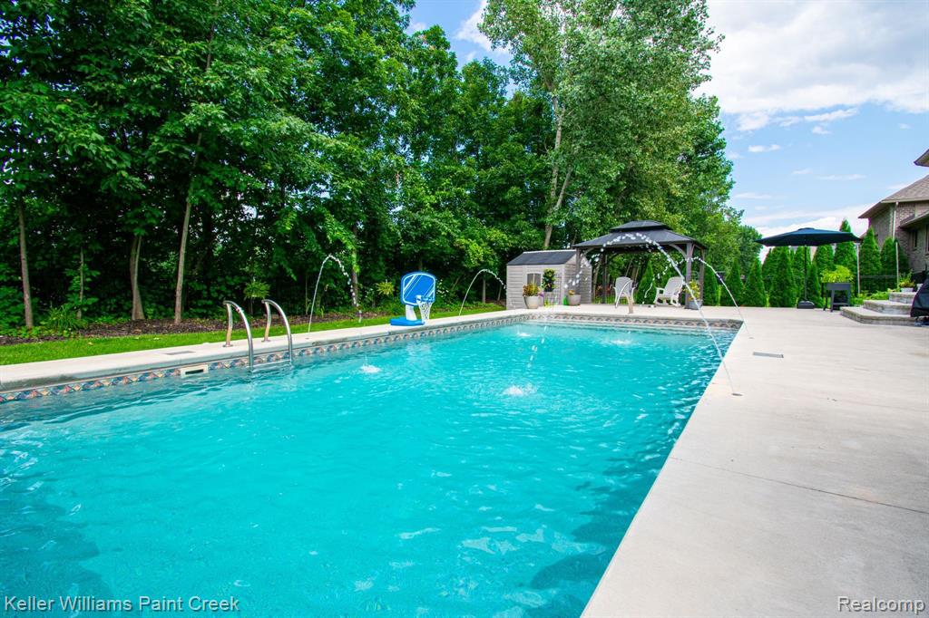 51405 CAROLINE Drive, Chesterfield, MI 48047 — Photo 8