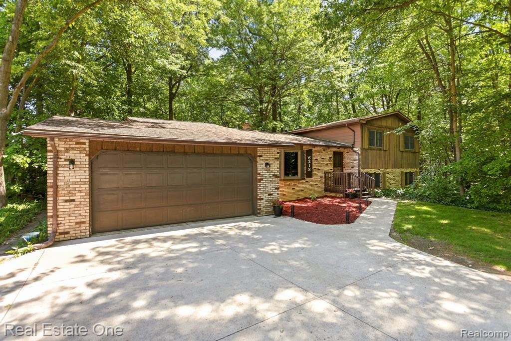 6218 Sturgeon Creek Pkwy, Midland, MI 48640