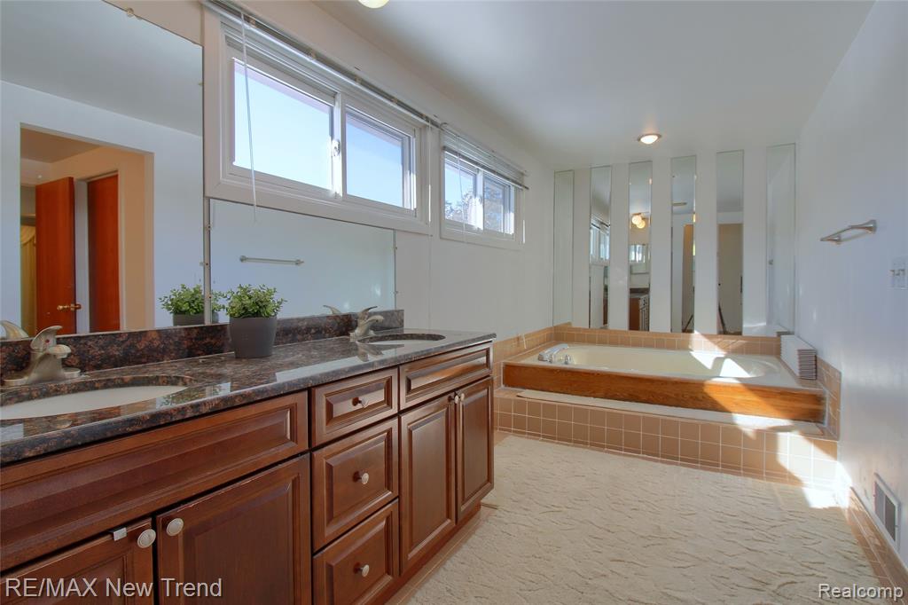 44420 Wright Way, Novi, MI — Photo 26