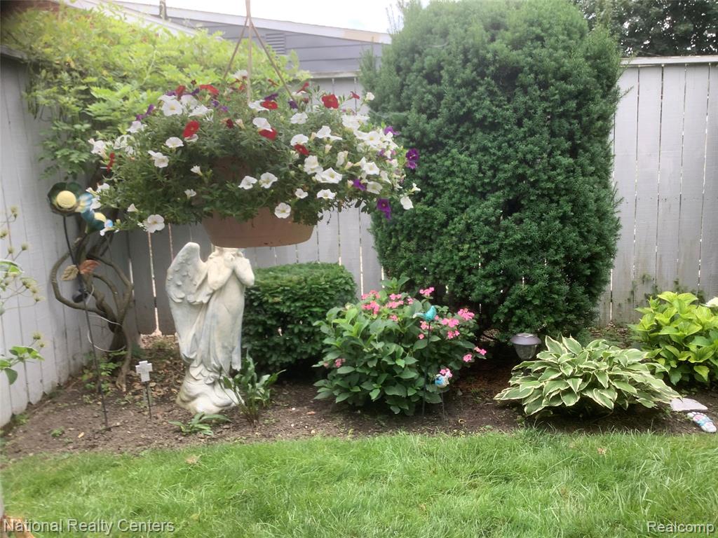 8789 Donna Street, Westland, MI — Photo 39