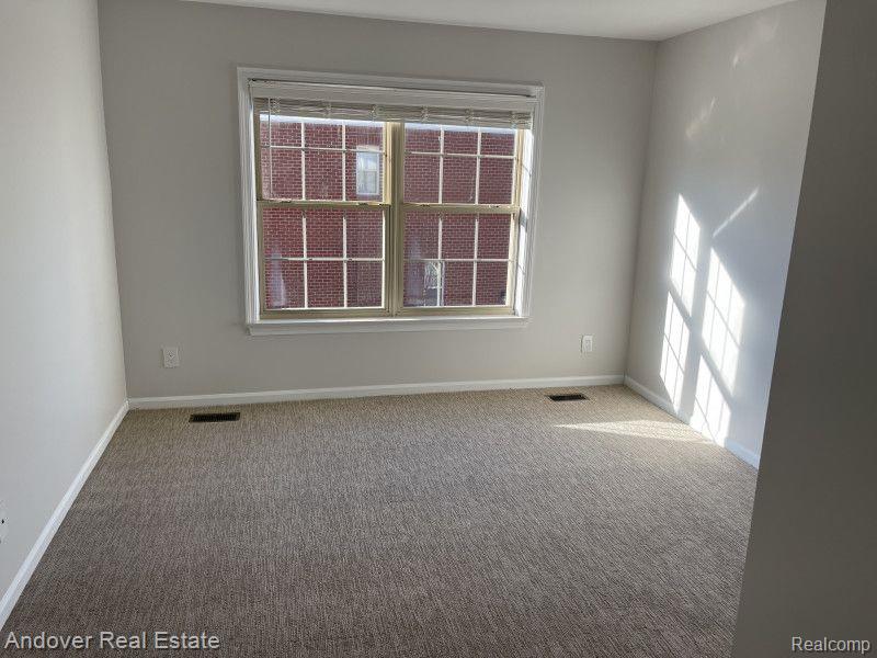 650 VILLAGE Lane, Milford, MI 48381 — Photo 5