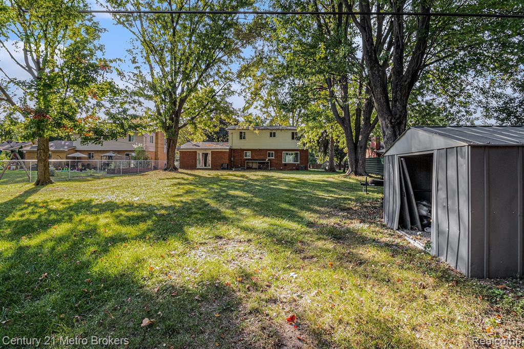5391 Antoinette Drive, Grand Blanc, MI 48439 — Photo 30