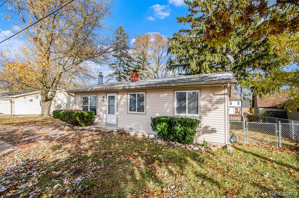 35381 Dern Drive, Brownstown, MI — Photo 3
