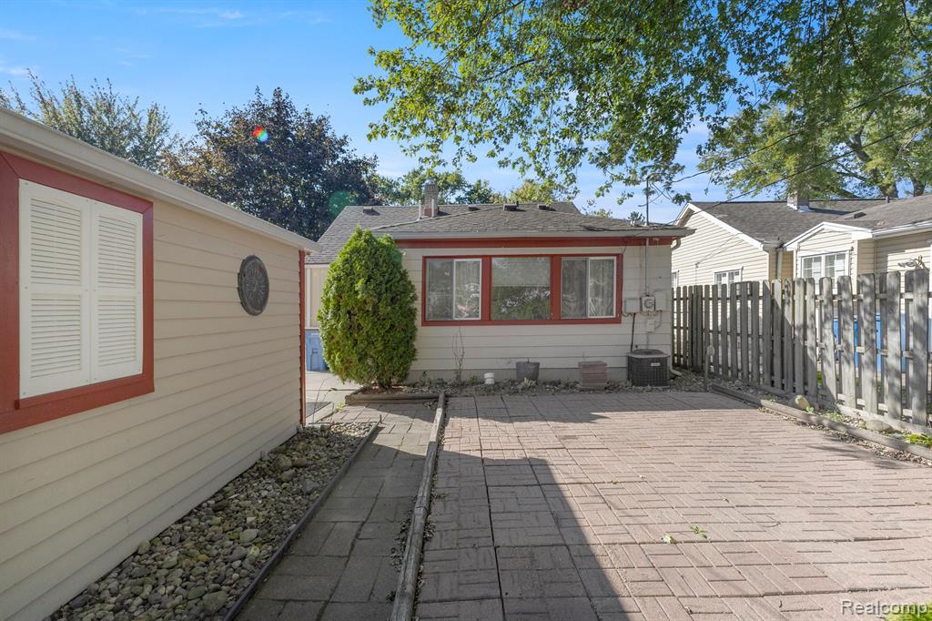 5101 CLIPPERT Street, Dearborn Heights, MI 48125 — Photo 32