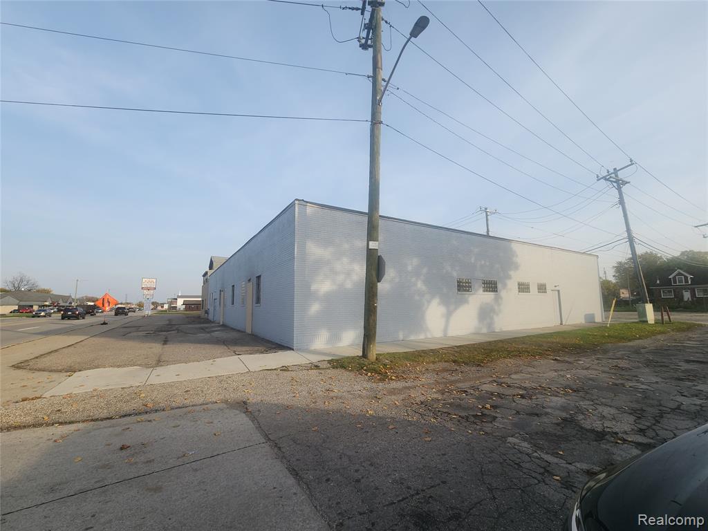 7012 East 9 Mile Rd., Warren, MI 48091 — front exterior