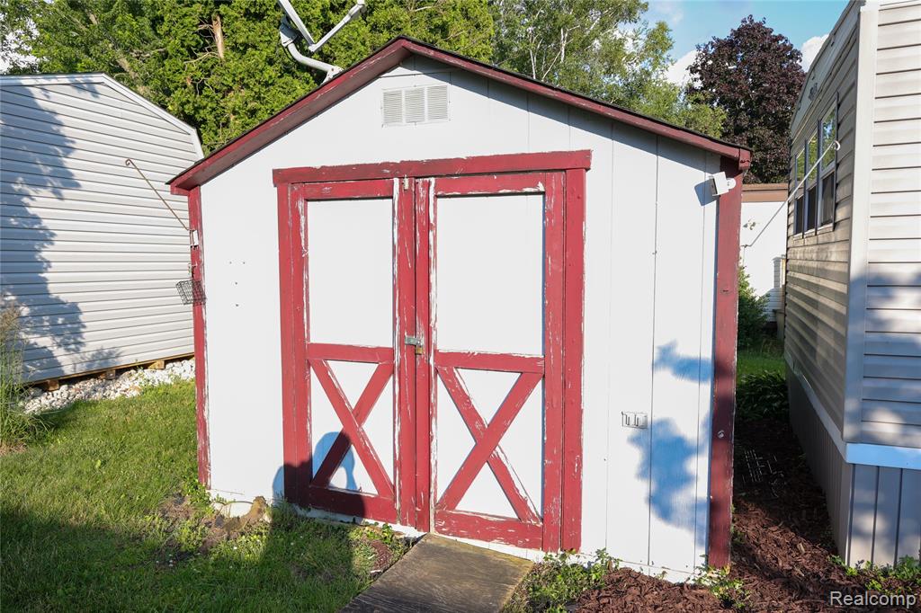 92 Carnberry Beach Blvd, White Lake, MI — Photo 11