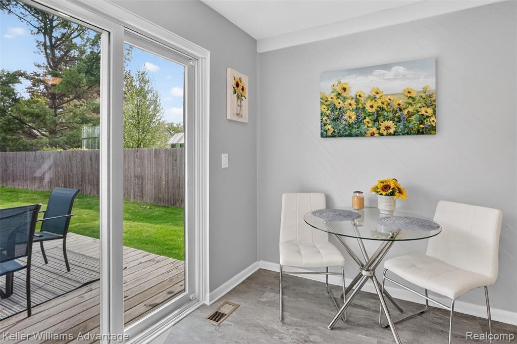 307 University Avenue, South Lyon, MI 48178 — Photo 4
