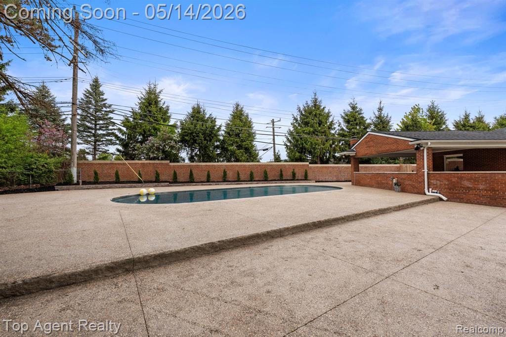 6739 White Pine Court, Bloomfield Hills, MI 48301 — Photo 41