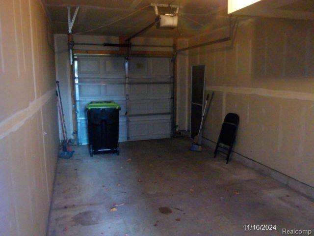 649 LEWA DOWNS Drive, Pontiac, MI 48341 — Photo 13
