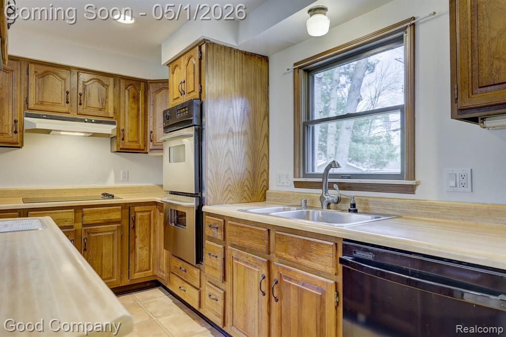 575 S Briarvale Drive, Auburn Hills, MI 48326 — Photo 13