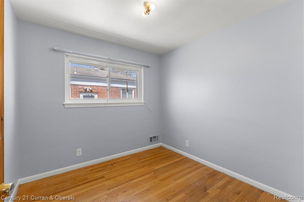 6661 N BEECH DALY Road, Dearborn Heights, MI 48127 — Photo 17