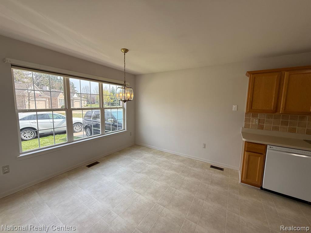 41506 GREENSPIRE Drive, Clinton Twp, MI 48038 — Photo 13