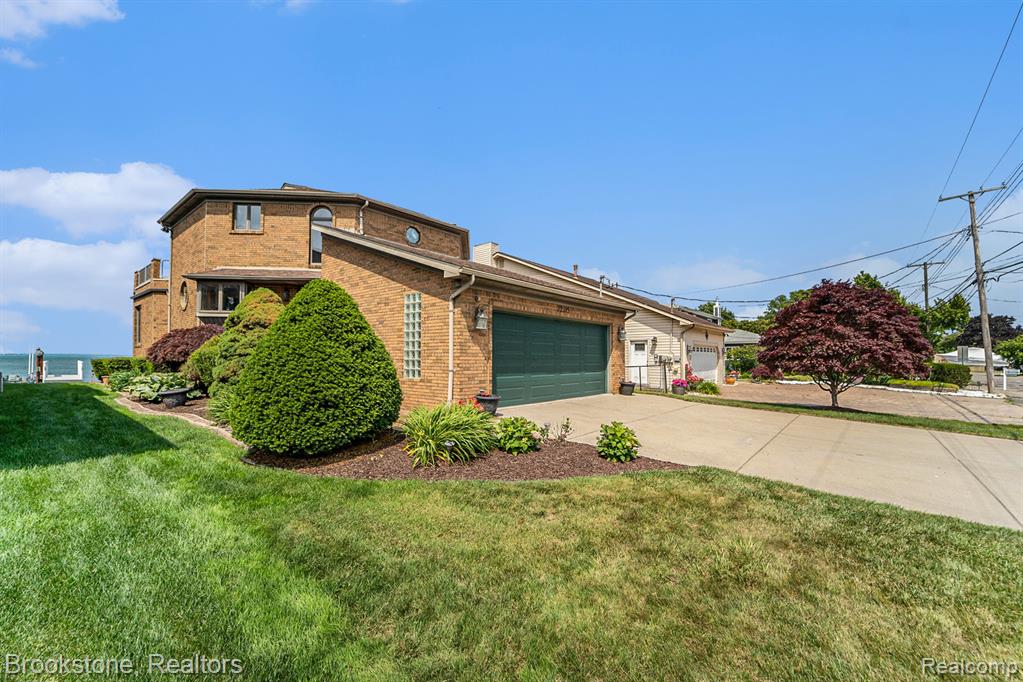 32315 N River Road, Harrison Township, MI — Photo 6