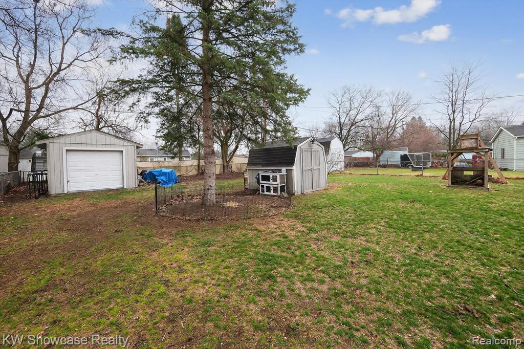 341 Rustic Circle, White Lake, MI — Photo 43