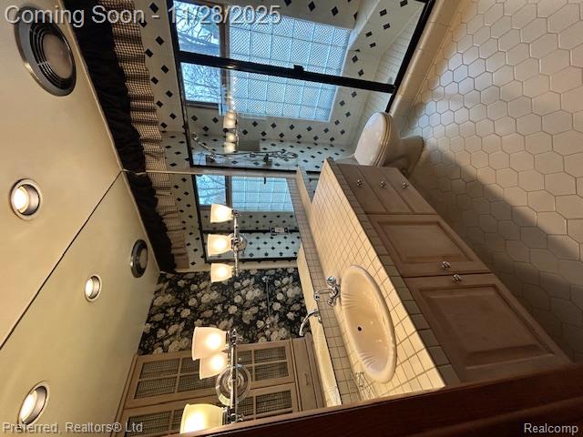 6800 Crestway Drive, Bloomfield, MI 48301 — Photo 29