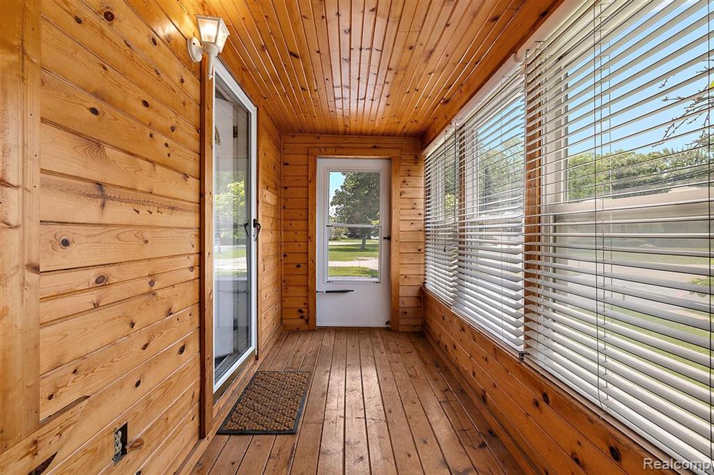433 CHERRY Drive, Troy, MI 48083 — Photo 22