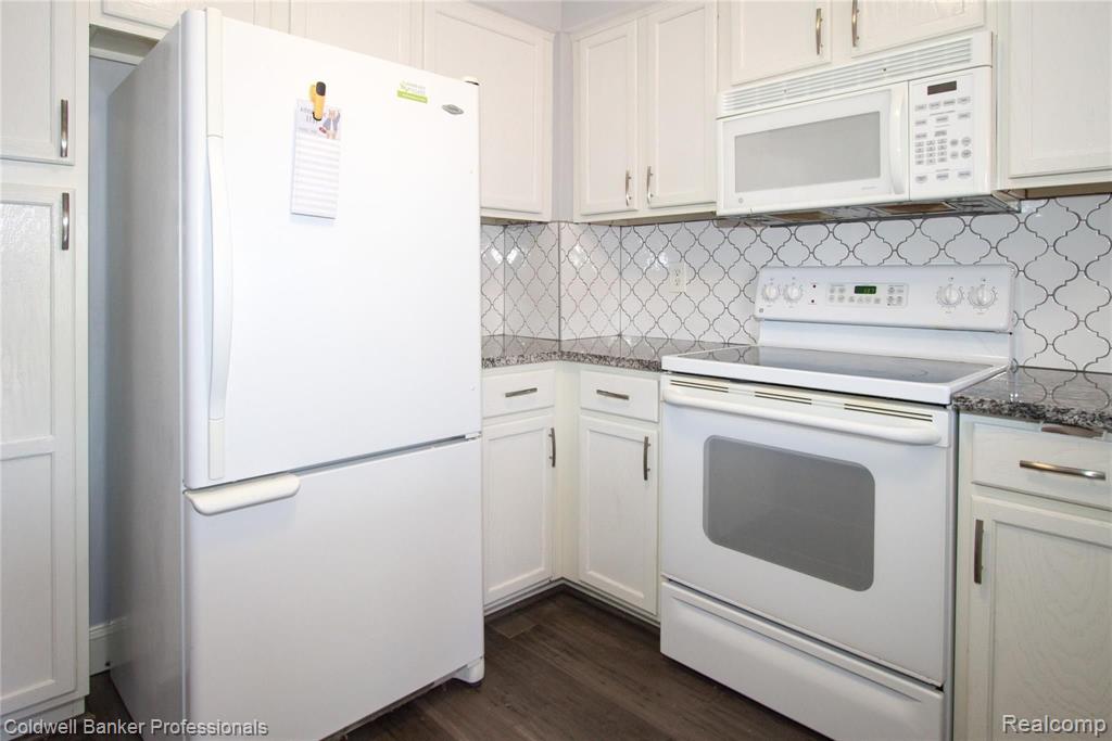 3110 VILLAGE Circle, Ann Arbor, MI 48108 — Photo 13