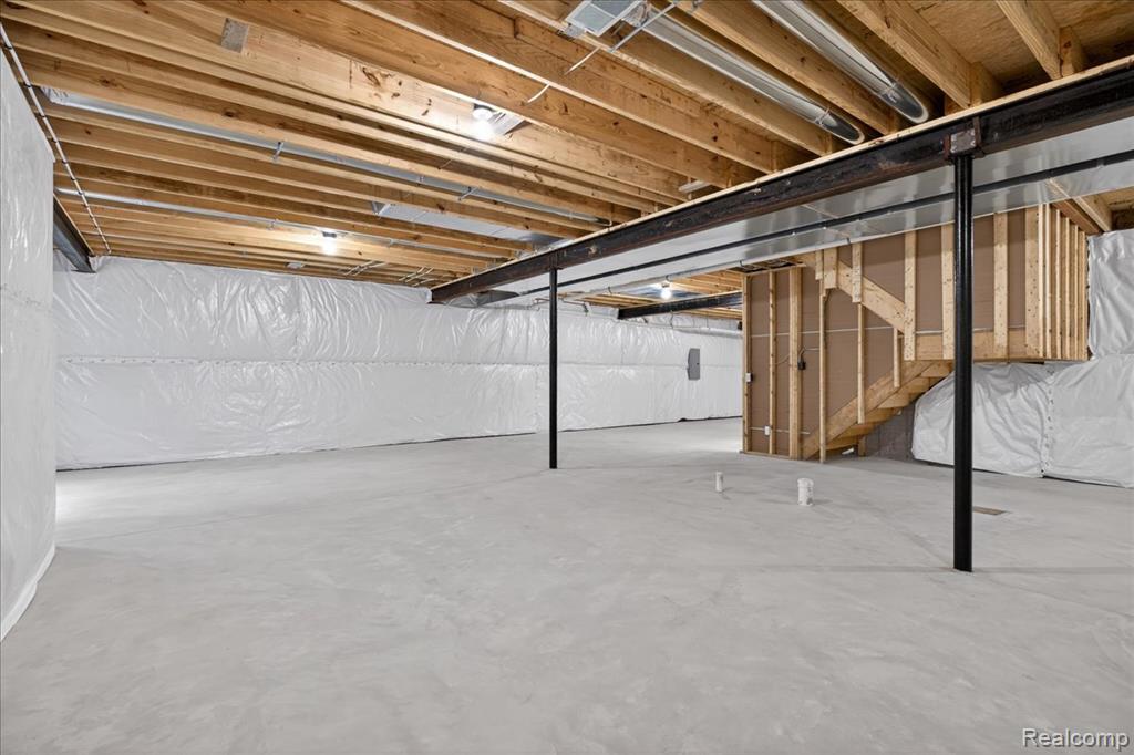 7460 Village Court, Davisburg, MI 48350 — Photo 45