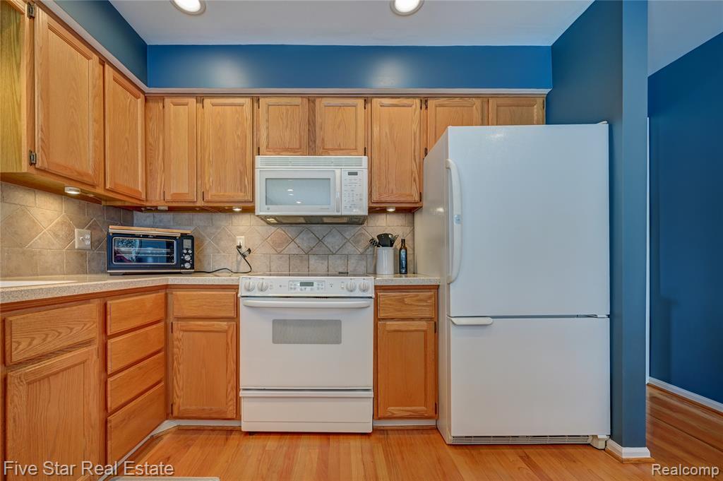 4950 Whitlow Court, Commerce Twp, MI 48382 — Photo 15