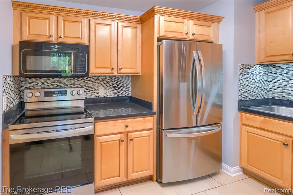 6230 Woodsdale Drive, Grand Blanc, MI 48439 — Photo 19