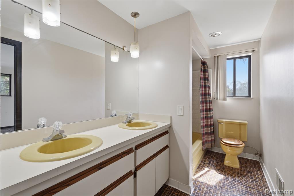 3756 Chevron Drive, Highland, MI 48356 — Photo 12