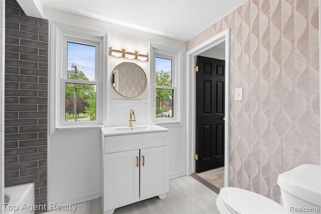 1894 Broadstone Road, Grosse Pointe Woods, MI 48236 — Photo 22