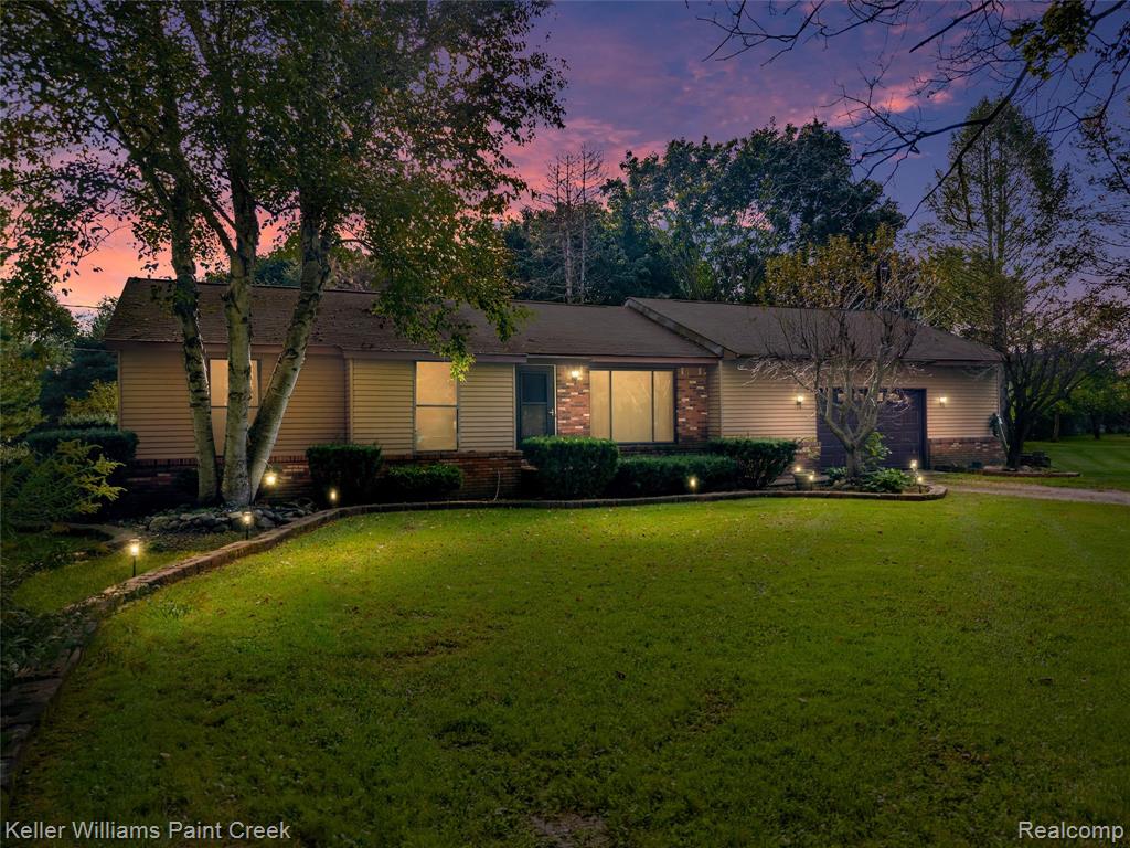 5077 Pinckney Road, Howell, MI 48843