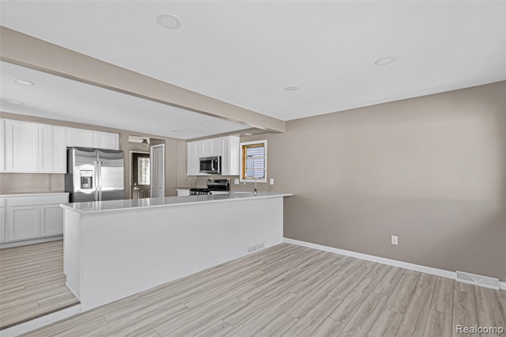 391 SHADY OAKS Street, Lake Orion, MI 48362 — Photo 20