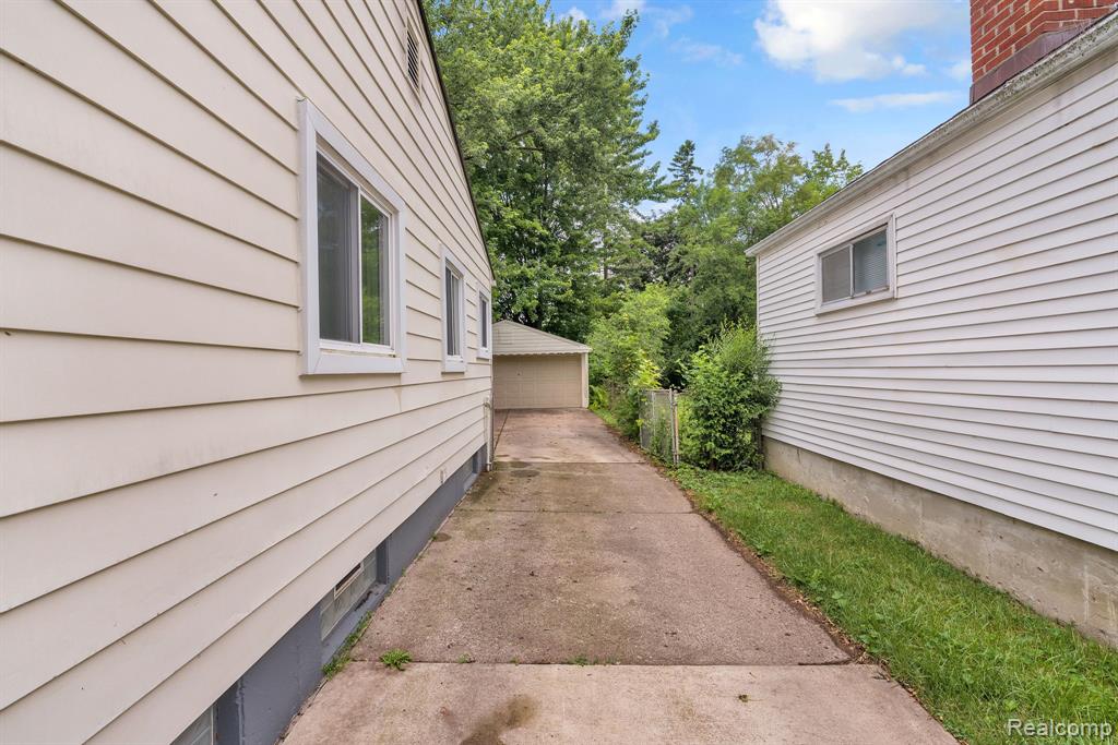 18257 Indian, Redford, MI 48240 — Photo 25