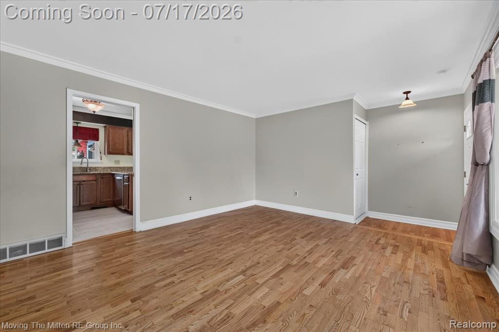 648 S Dowling Street, Westland, MI 48186 — Photo 8