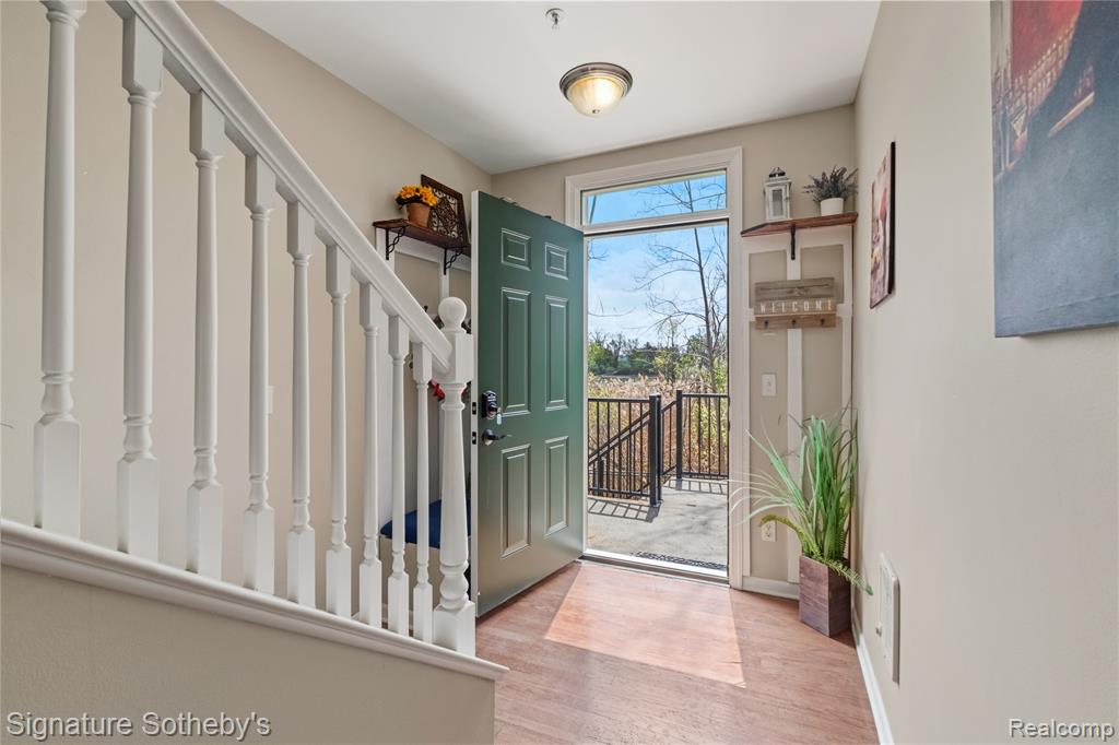 601 Village Lane, Milford, MI 48381 — Photo 9