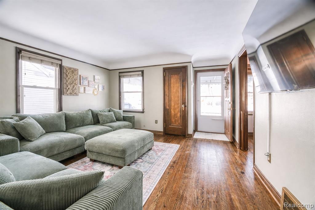 6042 Banner Street, Taylor, MI 48180 — Photo 8