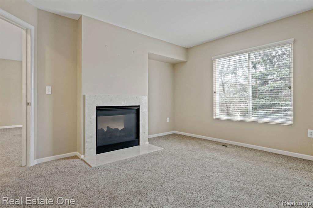 6975 EDGEWATER Drive, Troy, MI 48085 — Photo 13