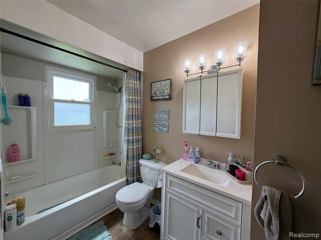 2128 Greenwood Road, Lapeer, MI 48446 — Photo 9