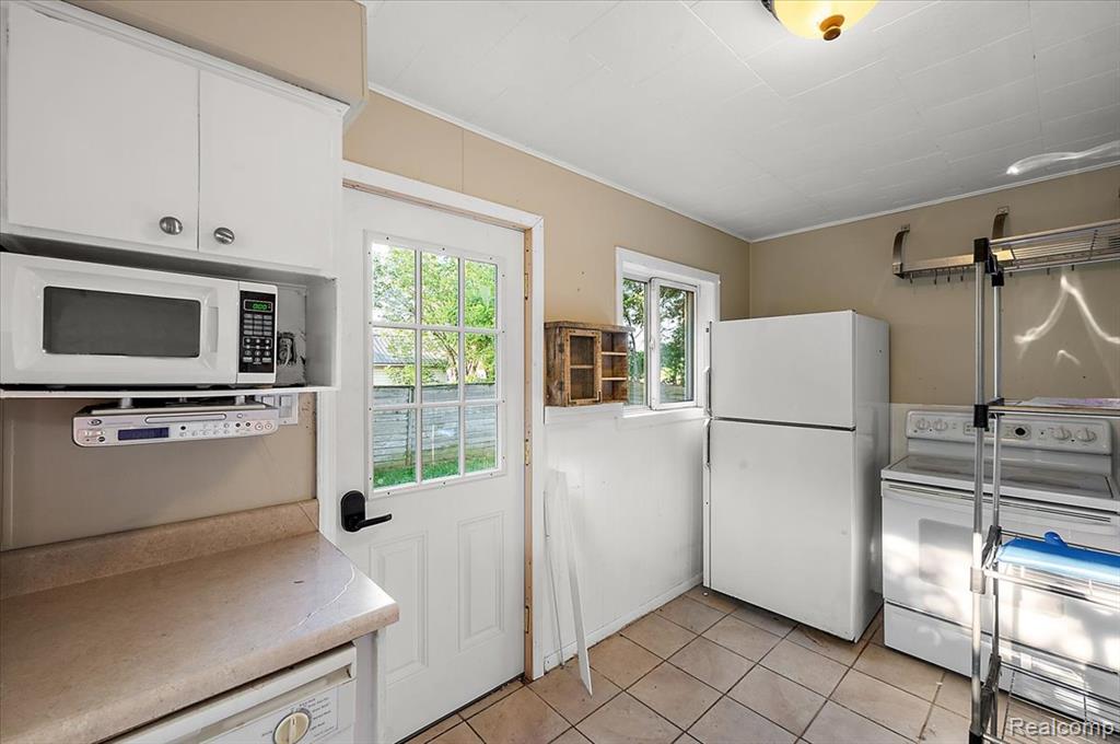 108 Oakwood Street, Holly, MI 48442 — Photo 13